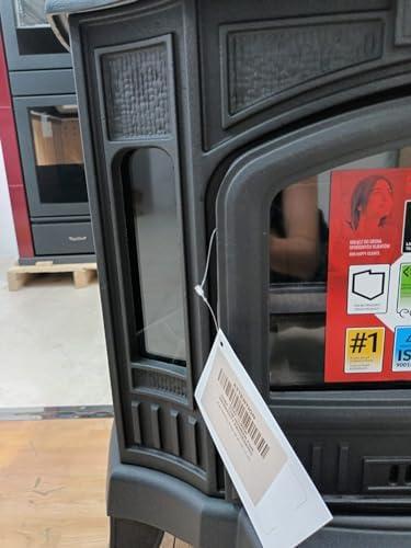 Pourquoi Choisir la Poêle à Bois en Fonte Koza K9 de Kratki ? - Pourquoi Choisir la Poêle à Bois en Fonte Koza K9 de Kratki ?Lorsqu'il s'agit de choisir un poêle à bois pour notre maison, nous cherchons avant tout efficacité, durabilité et esthétisme. La poêle à bois en fonte Koza K9 de Kratki coche toutes ces cases et bien plus encore. Soyons honnêtes, qui ne rêve pas de longues soirées d'hiver passées au coin du feu, admirant les flammes dansantes à travers une grande vitre en céramique? Avec une puissance de chauffage impressionnante et une fonte robuste, le Koza K9 assure non seulement une chaleur homogène, mais également une durée de vie prolongée. De plus, son design élégant se marie parfaitement avec tout type d’intérieur, ajoutant une touche de charme rustique mais moderne. Franchement, en termes de rapport qualité-prix, difficile de trouver mieux. Alors, pourquoi hésiter? Granuleshop Pourquoi Choisir la Poêle à Bois en Fonte Koza K9 de Kratki ?