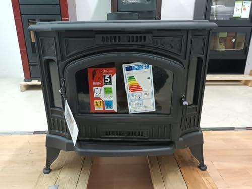 Pourquoi Choisir la Poêle à Bois en Fonte Koza K9 de Kratki ? - Pourquoi Choisir la Poêle à Bois en Fonte Koza K9 de Kratki ?Lorsqu'il s'agit de choisir un poêle à bois pour notre maison, nous cherchons avant tout efficacité, durabilité et esthétisme. La poêle à bois en fonte Koza K9 de Kratki coche toutes ces cases et bien plus encore. Soyons honnêtes, qui ne rêve pas de longues soirées d'hiver passées au coin du feu, admirant les flammes dansantes à travers une grande vitre en céramique? Avec une puissance de chauffage impressionnante et une fonte robuste, le Koza K9 assure non seulement une chaleur homogène, mais également une durée de vie prolongée. De plus, son design élégant se marie parfaitement avec tout type d’intérieur, ajoutant une touche de charme rustique mais moderne. Franchement, en termes de rapport qualité-prix, difficile de trouver mieux. Alors, pourquoi hésiter? Granuleshop Pourquoi Choisir la Poêle à Bois en Fonte Koza K9 de Kratki ?